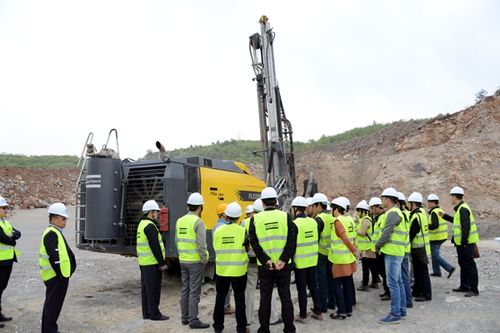 水泥及砂石骨料矿山设备技术交流会在南京召开